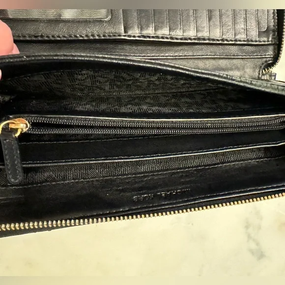 Michael Kors Quilted Black Leather Zip-around Long Wallet Wristlet - Picture 5 of 12